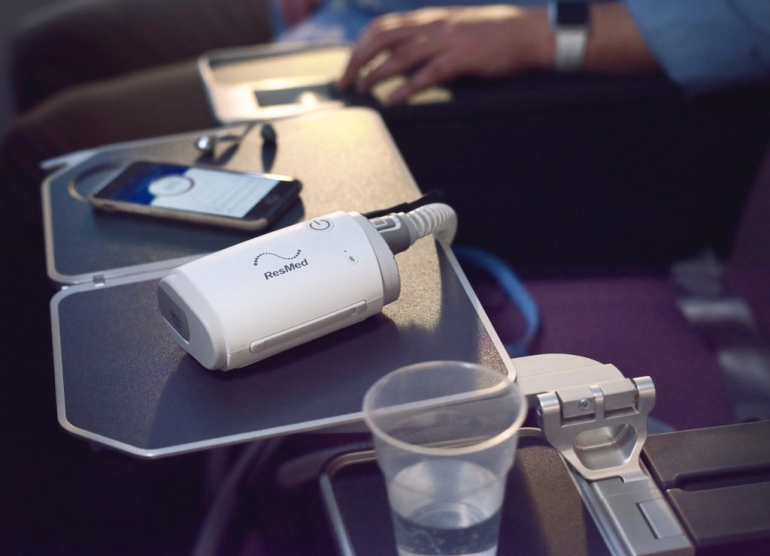 Photo of the AirMini AutoSet on a plane.