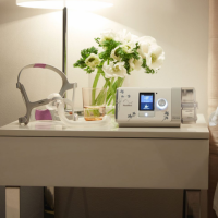 Photo of the AirSense 10 CPAP machine for her on a table. thumbnail